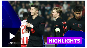 Lewandowski at the double in dominant Barca win