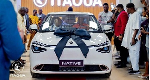 The vehicle features a 30-minute charging time and a 330-kilometer range
