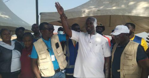 Eric Apeadu Yeboah (middle) emerged winner in Akuapem South polls