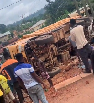 The incident occurred when a truck loaded with wood lost control and overturned onto a motorbike
