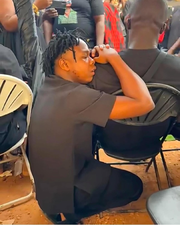 Kyekyeku in tears