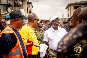 Otumfuo Osei Tutu II during the clean up exercise