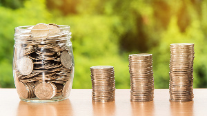 Ghanaians prioritize savings as economic challenges persist – Report