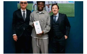 Taye Taiwo inducted into Olympique Marseille Hall of Fame