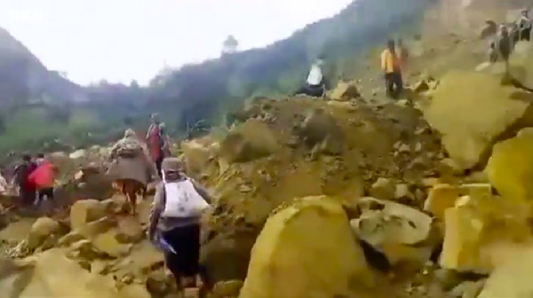 Many feared dead in landslide in Papua New Guinea