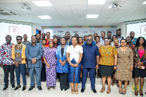 Dignitaries and participants of the training in a group photo