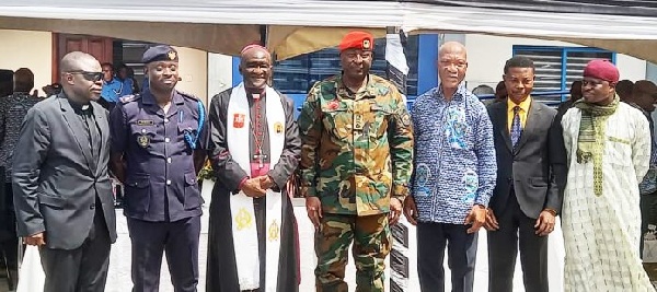 A group picture of DC Ackwerh (rtd), 3rd left, and some guests at the RECOA Remembrance Service