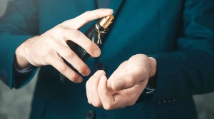 Appying fragrance