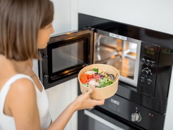 Heating food in Microwave