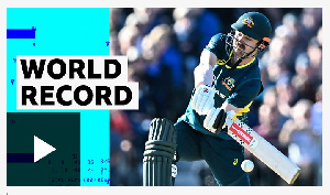 'Head smashes 80 as Australia break world record'