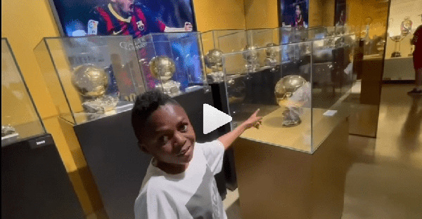 Yaw Dabo at the FC Barcelona museum