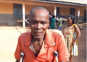 However, voters at some centers had to endure the midday sun due to a lack of shade