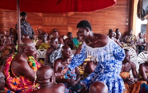 Afua Asantewaa in a hand shake with Otumfour