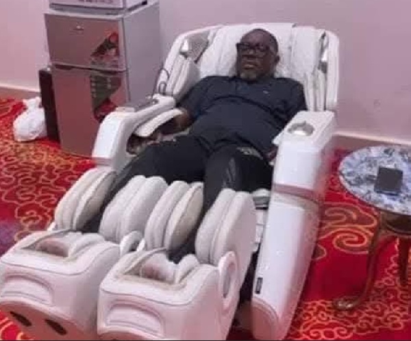 Ransford Gyampo enjoying a massage chair