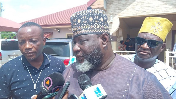 Alhaji Masawudu Osman (middle)