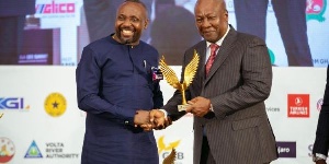 Outgoing SIGA Director-General John Boadu and President-elect John Mahama