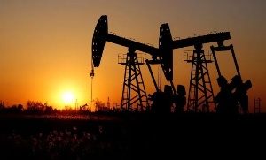 Oil dips on demand concerns