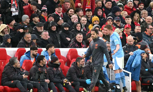 Kevin De Bruyne questions Man City's technical team why he was subbed off