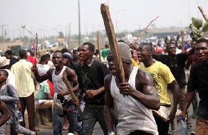 The two other suspects reportedly fled with the stolen phone