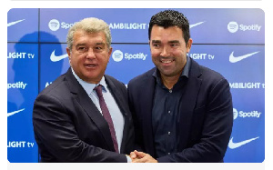 Barcelona sporting Director, Deco (right) and Joan Laporta