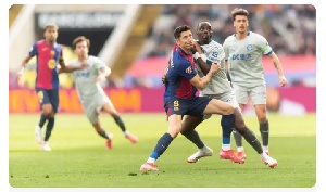 Barcelona scrape past Alaves to close gap in La Liga title race